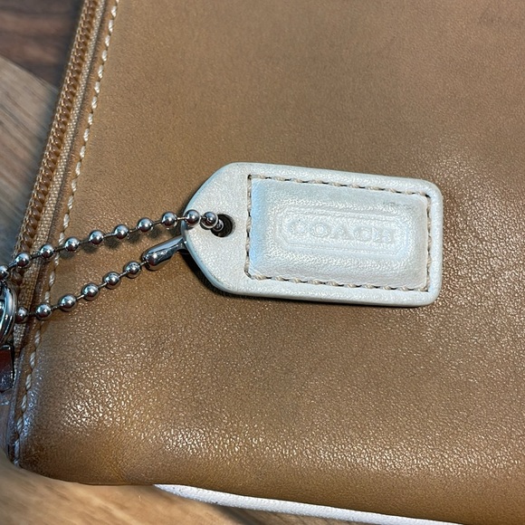 Coach Camel Tan White Trim Leather Classic Neutral Preppy Zip Close Wristlet - Picture 13 of 13